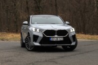 Hidd el, ebben a BMW-ben is megnéznek! 63