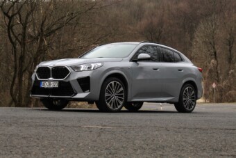 Hidd el, ebben a BMW-ben is megnéznek!