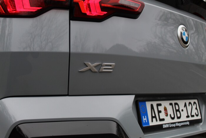 Hidd el, ebben a BMW-ben is megnéznek! 15