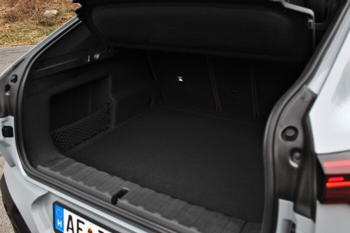 Hidd el, ebben a BMW-ben is megnéznek! 10