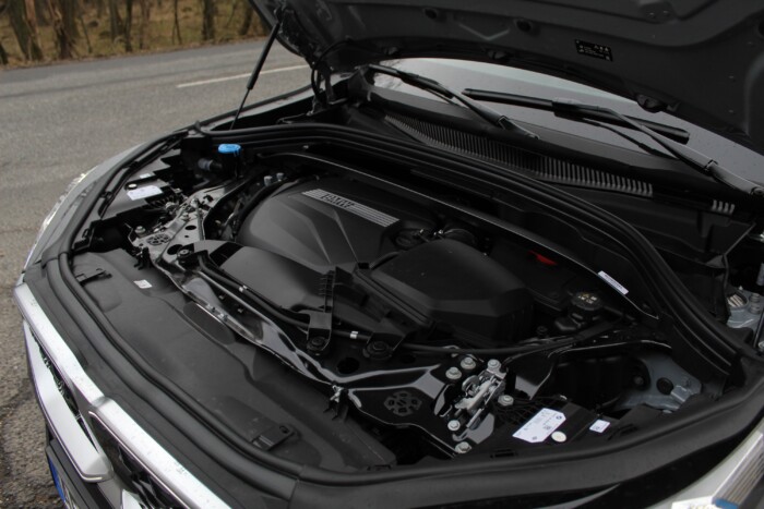 Hidd el, ebben a BMW-ben is megnéznek! 11