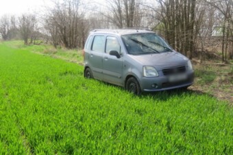 Egymás után két autót lopott el, majd lefeküdt aludni, reggel a rendőrök keltették