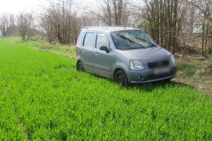 Egymás után két autót lopott el, majd lefeküdt aludni, reggel a rendőrök keltették
