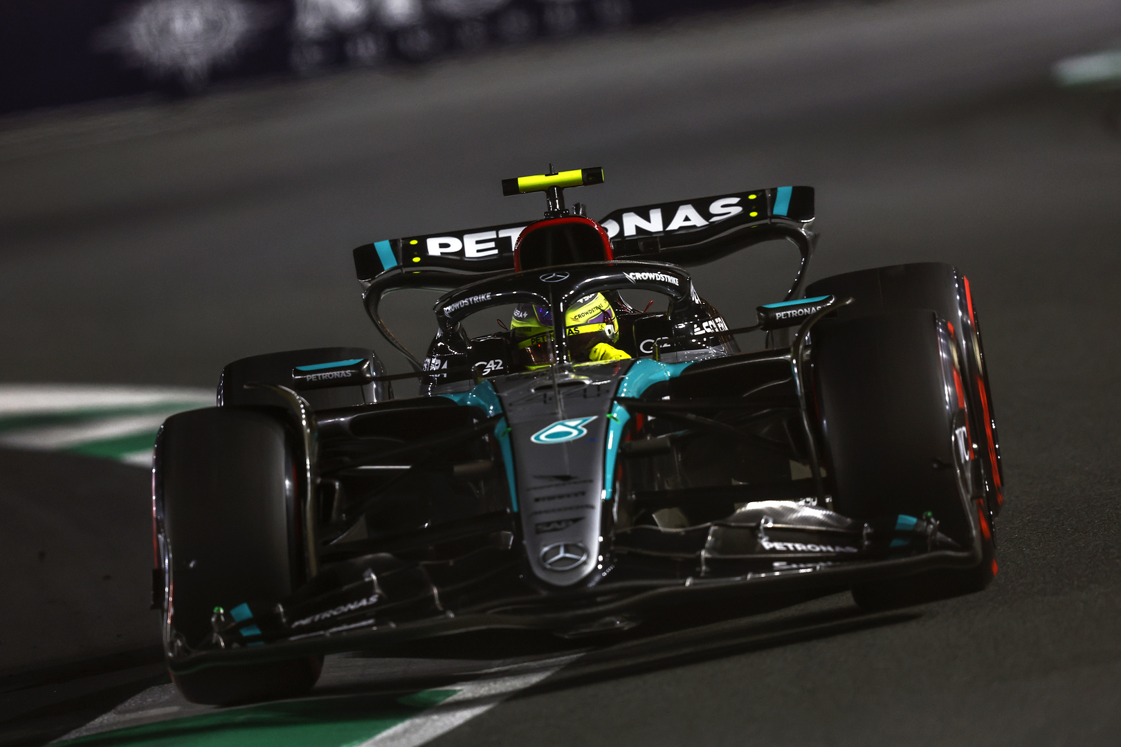 F1: Betelt a pohár Hamiltonnál, megint kitálalt