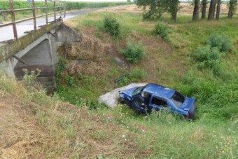 Ellopott egy autót a tini, 800 méter után zuhant árokba vele