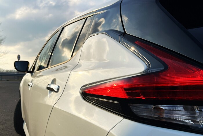 Olcsóbb a kínai villanyautóknál is ez a Nissan 6 | Vezess Olcsóbb a kínai villanyautóknál is ez a Nissan 6