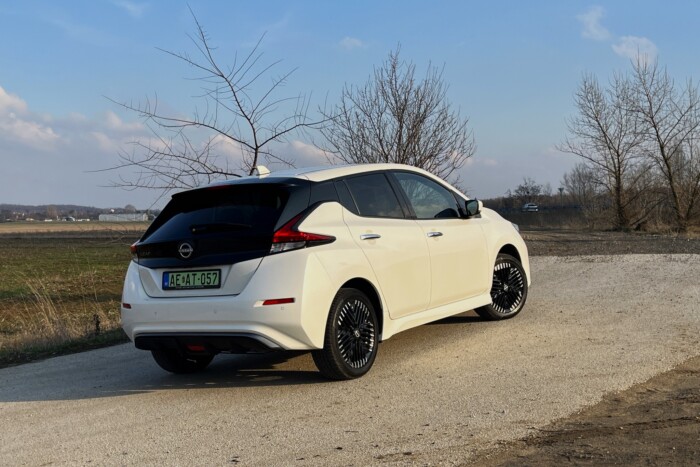 Olcsóbb a kínai villanyautóknál is ez a Nissan 13 | Vezess Olcsóbb a kínai villanyautóknál is ez a Nissan 13