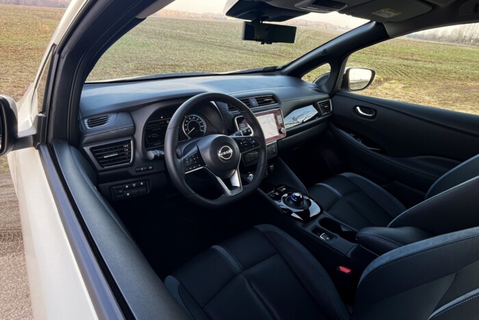 Olcsóbb a kínai villanyautóknál is ez a Nissan 7 | Vezess Olcsóbb a kínai villanyautóknál is ez a Nissan 7