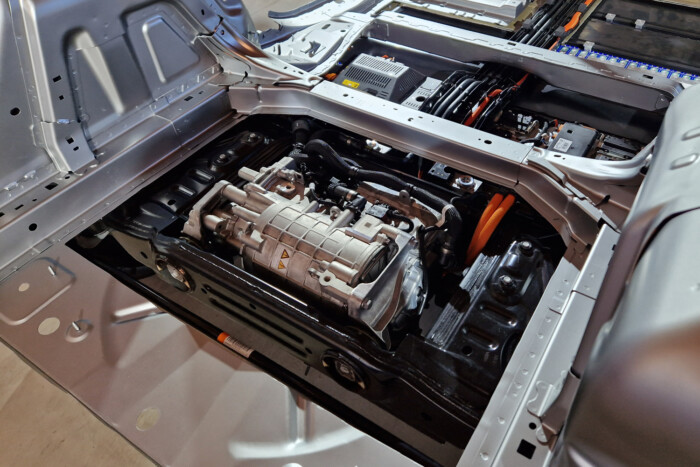 Viccet mesél, 700 km-re jut az új elektromos Peugeot 14