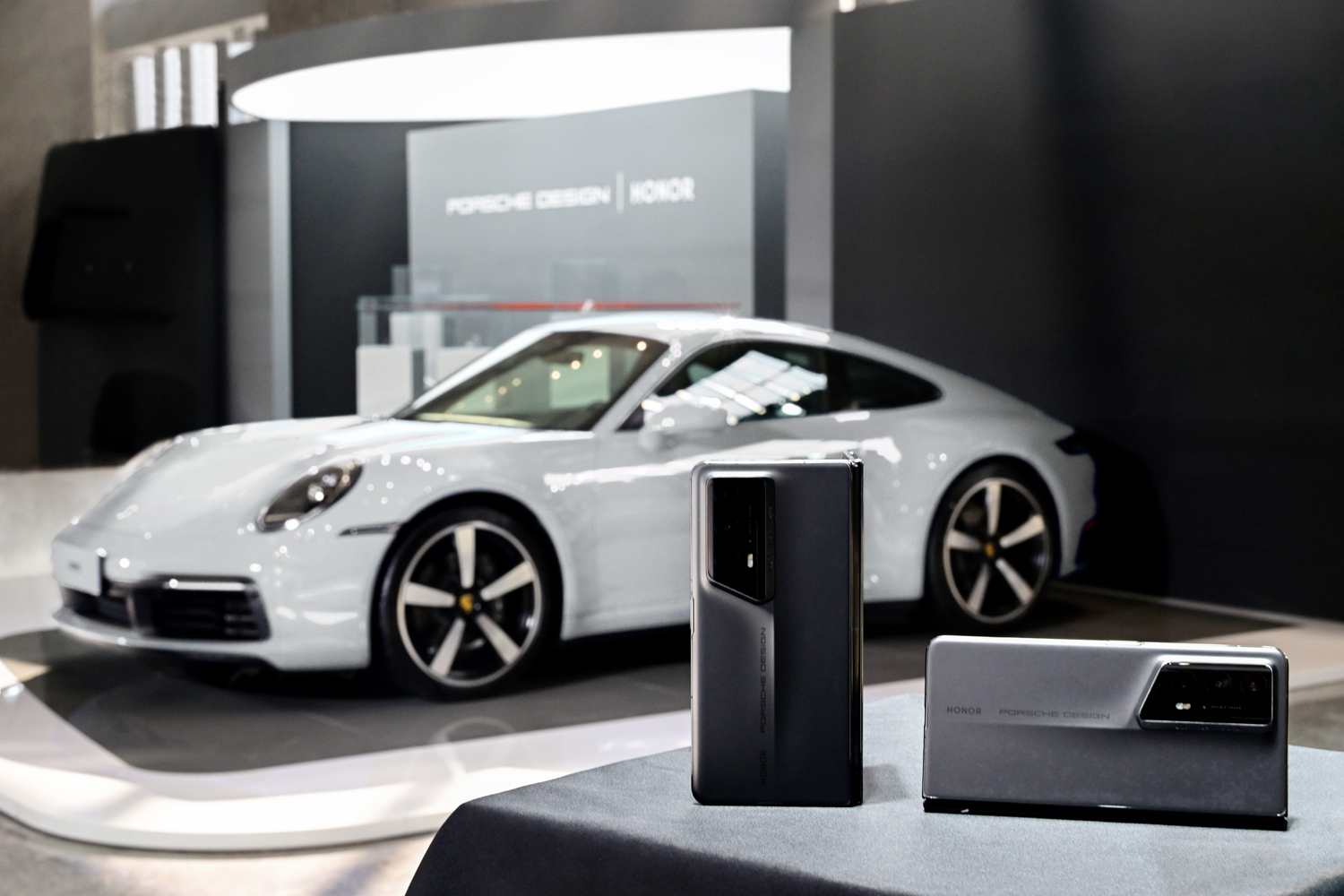 Szórja a jobbnál jobb telefonokat a Porsche
