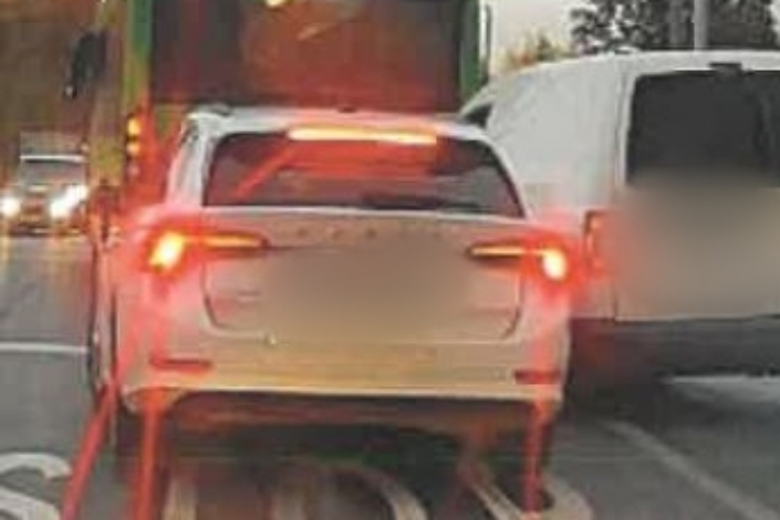 Bottal fenyegetőzött a kereszteződésben a pécsi ámokfutó
