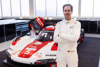 F1: Vettel visszatér, újra versenyautót vezet