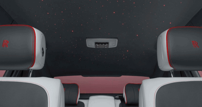 Hiába szürke, nagyon is színpompás ez a luxusautó 7