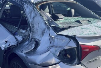 Parkolóba csapódott egy repülőgép kereke