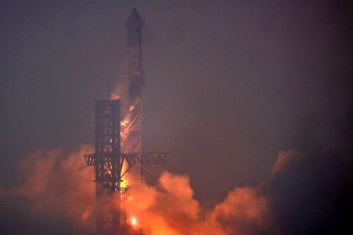 Végre nem robbant Elon Musk rakétája