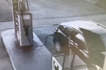 Emlékezetes elindulást hozott össze egy autós egy szegedi benzinkúton