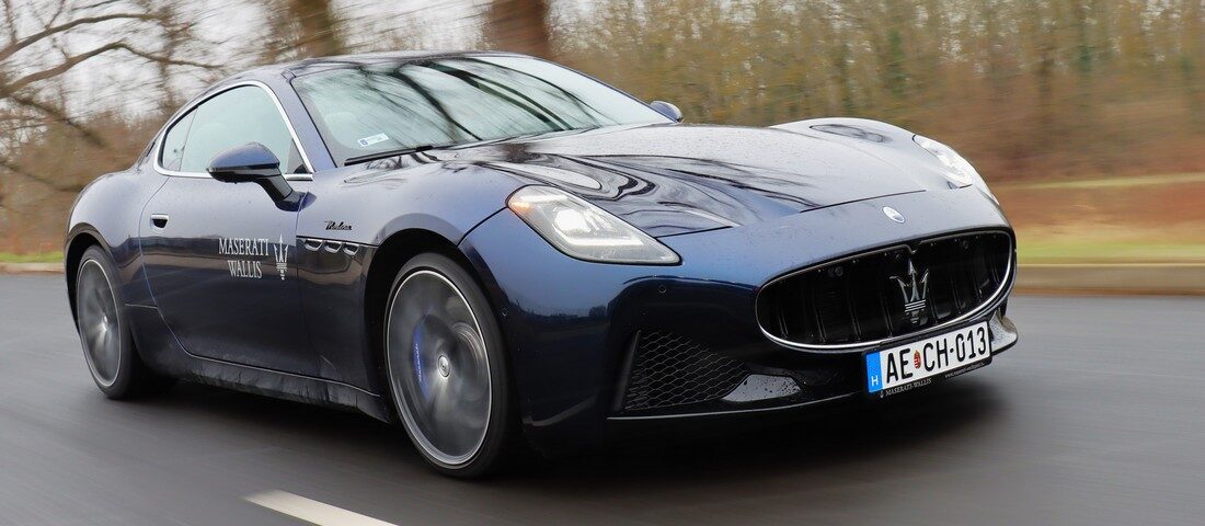 490 lóerő csodás formában – Maserati GranTurismo