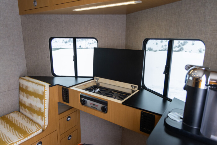 Teherutánfutóból épült ez a zseniális lakókocsi 1