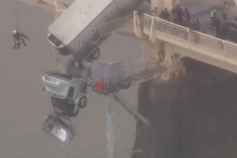 45 percig lógott a levegőben a sofőr a baleset után