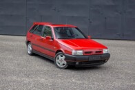 A ’90-es évek fenegyereke, ami a Golf GTI-től sem ijedt meg 10