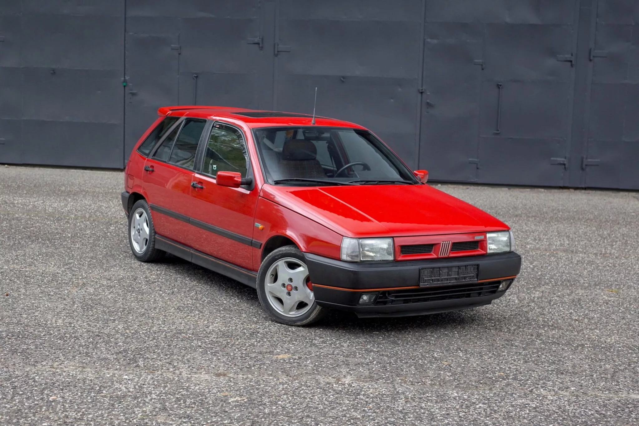 A ’90-es évek fenegyereke, ami a Golf GTI-től sem ijedt meg 4