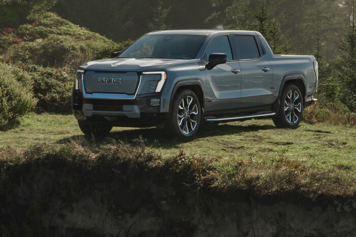 Itt egy villanyautó,  ami tudja azt, amit a benzinesek