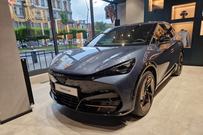 Olyan autószalon nyílt Budapesten, ahol nem lehet autót venni 1