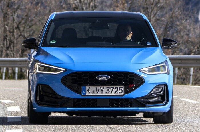 Majdnem versenyautó a legújabb családi Ford 7