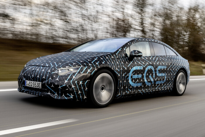 Mégsem lesz kéthengeres Mercedes