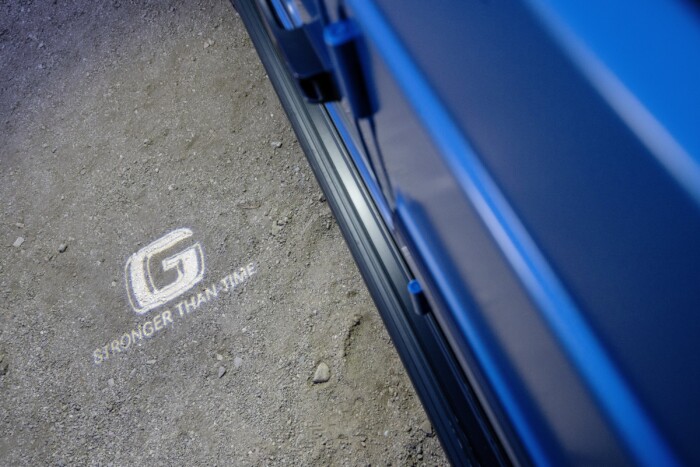 Helyben fordul, némán üvölt a legújabb Mercedes 12