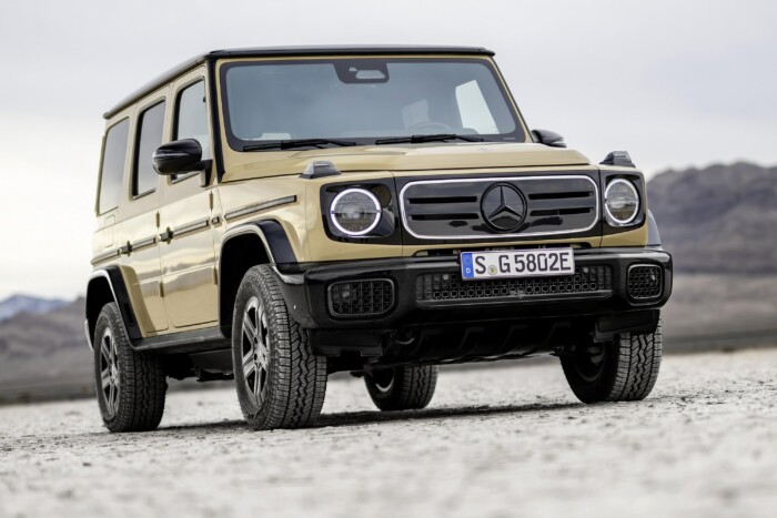 Helyben fordul, némán üvölt a legújabb Mercedes 9