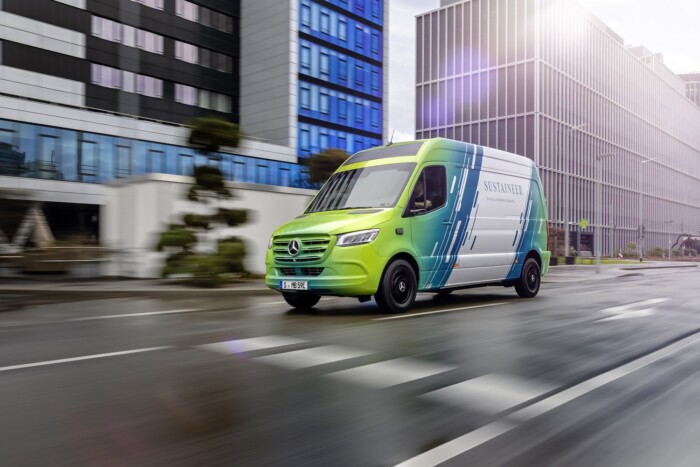 Segít a Mercedes, hogy célba jussanak a csomagok