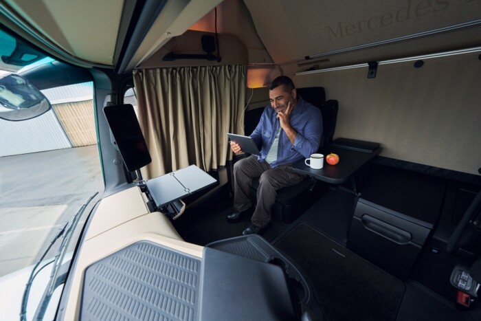 Dízelnyergest villantott a Mercedes-Benz 2