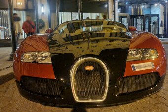 Méregdrága ritkaság parkolt Budapest egyik szállodája előtt, láttad?