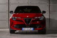 Itt az új Alfa Romeo, amitől tenyérbe temeted az arcod 55