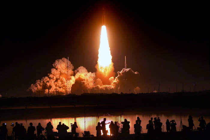 Eldőlt, ki lehet az első nem amerikai a Holdon