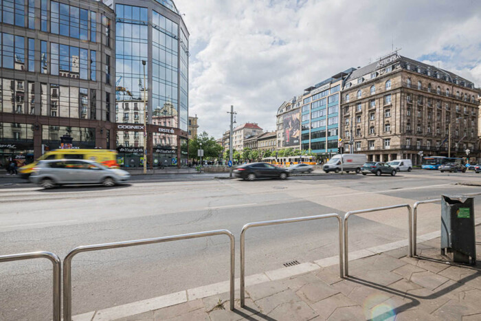 Gyalogátkelő épül a budapesti Astoriánál