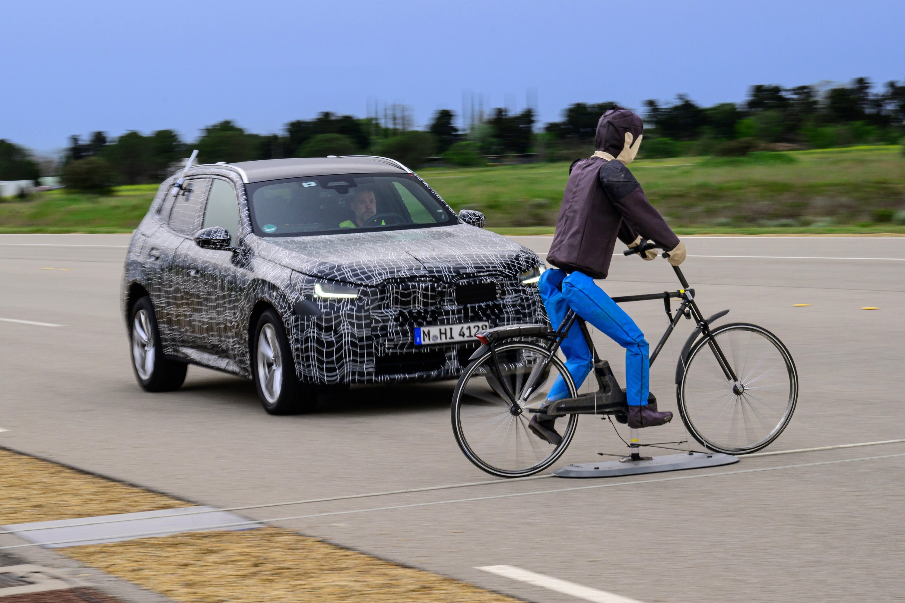 Sportosabb lesz az új BMW X3 24