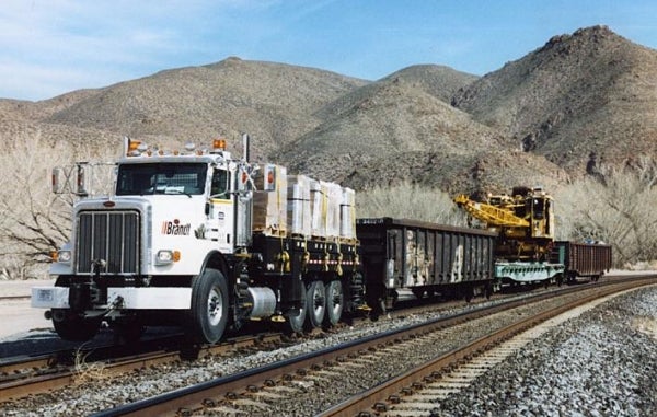 Mozdonyként használják ezeket a teherautókat 1