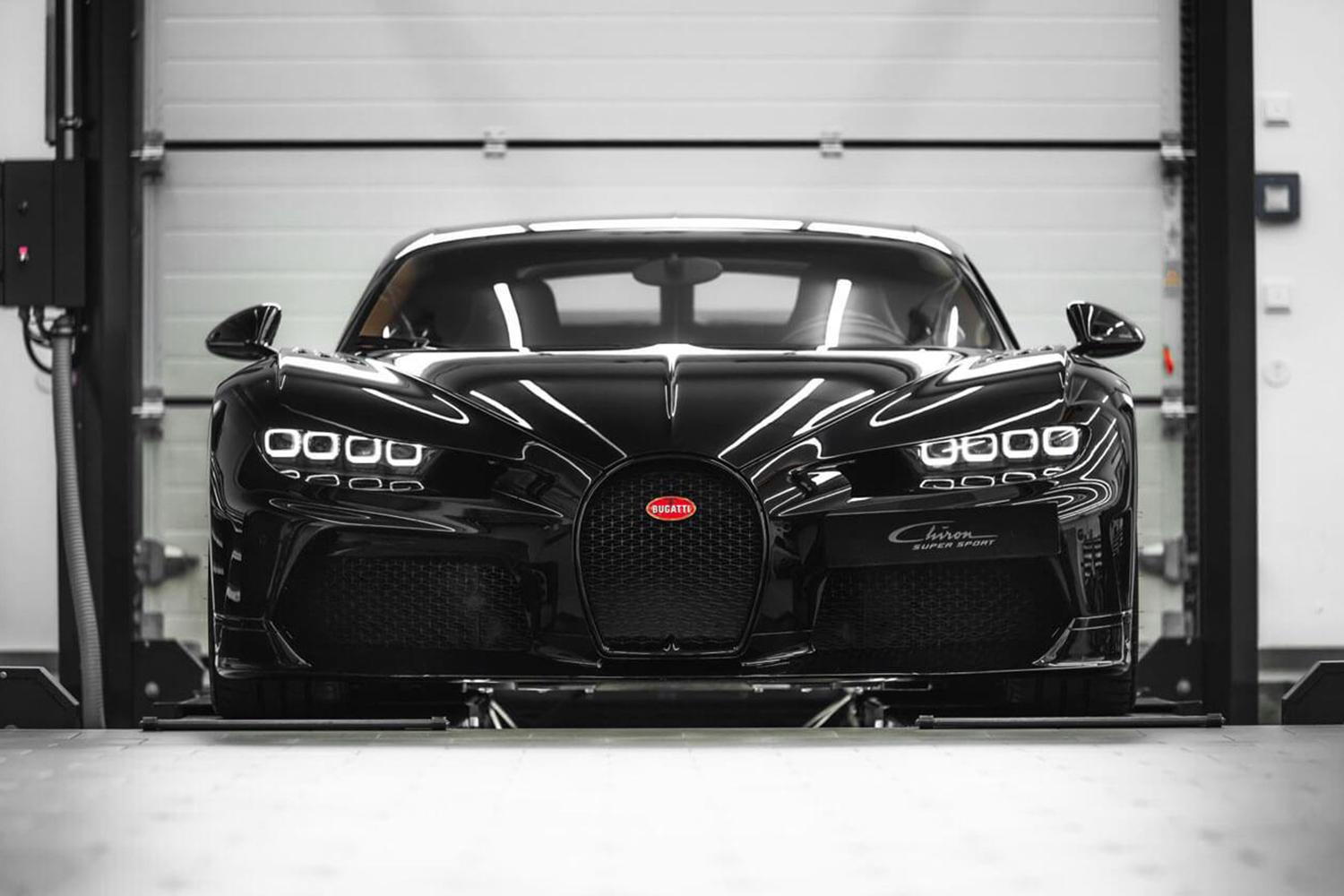 Ahogy a Bugatti Chiron teljesítményét mérik, az nem piskóta