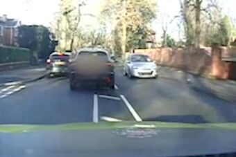 89 éves utasával együtt lopta el az autót, évekre lecsukták