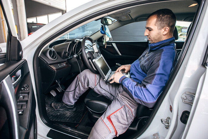 Így turkál egy profi az autód idegrendszerében