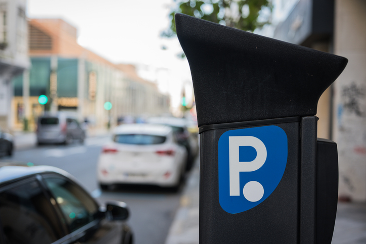 Pénzért lehet feljelenteni a tilosban parkolókat