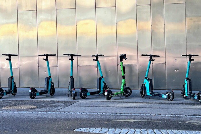 Újabb város, ahol betiltják a bérelhető rollereket