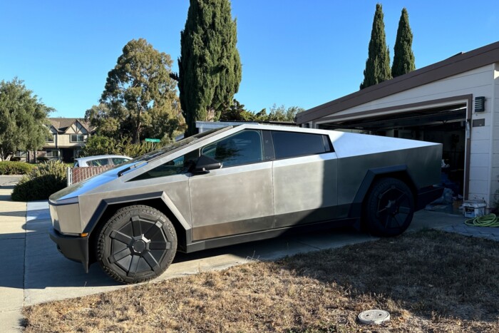 Már a mosást sem bírja a Tesla dívája