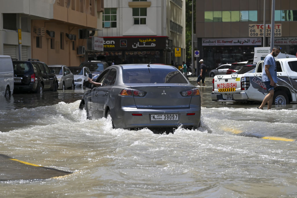 Drámai fotókon a Dubajt elárasztó özönvíz 7