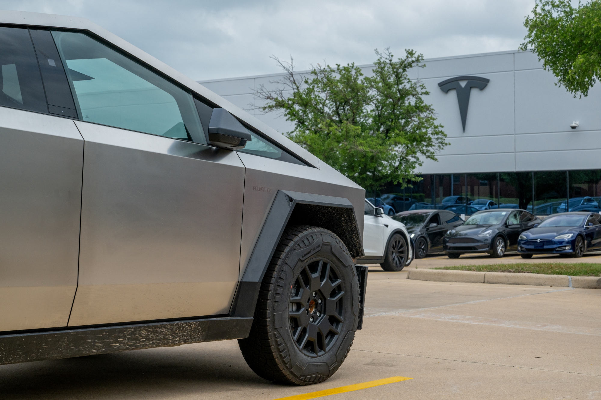 Megvan, mi okozta a Tesla életveszélyes hibáját