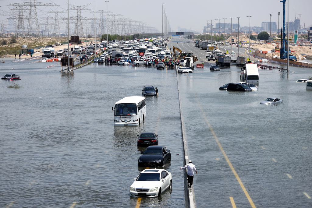 Drámai fotókon a Dubajt elárasztó özönvíz 13