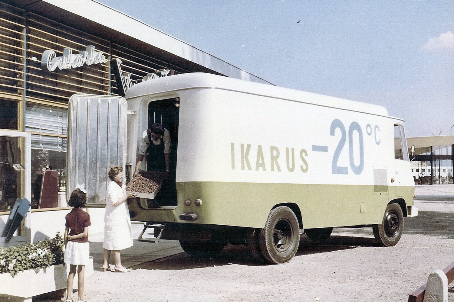 Minden darab eltűnt az Ikarus gördülő fridzsideréből 4