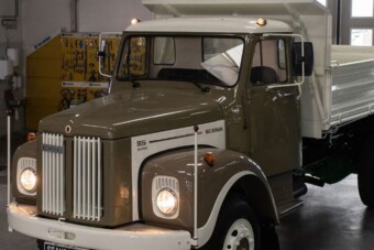 Ezért szereti a szerelő az ősrégi teherautókat